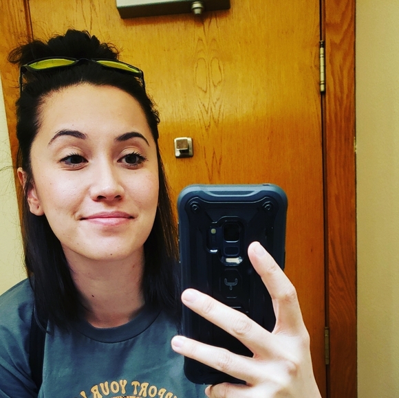 Meet your Posher, Melissa - Picture 2 of 6